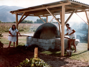 Esposos cocinando pan Esposos cocinando pan