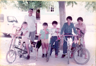 Niños en bicicleta Niños en bicicleta