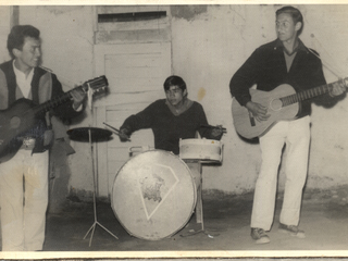 Ensayando en la casa de Pedro Suarez Ensayando en la casa de Pedro Suarez