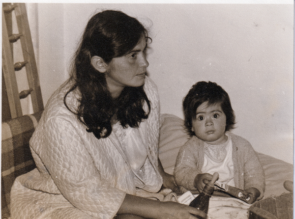 Leslie junto a su madre Leslie junto a su madre