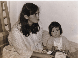 Leslie junto a su madre Leslie junto a su madre