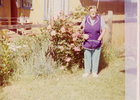 Clarita en su jardín Clarita en su jardín