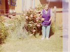 Clarita en su jardín Clarita en su jardín