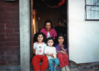 Mamá y sus tres pequeñas Mamá y sus tres pequeñas