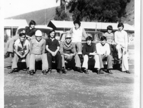 Mi hermano con sus amigos del barrio Mi hermano con sus amigos del barrio