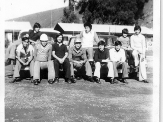 Mi hermano con sus amigos del barrio Mi hermano con sus amigos del barrio