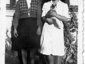 Mi mamá junto a su hermana Mi mamá junto a su hermana