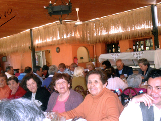 Almuerzo de personas mayores Almuerzo de personas mayores