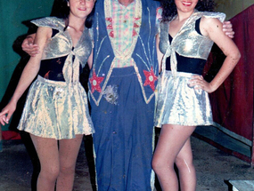 Payaso Cachureo con integrantes del ballet