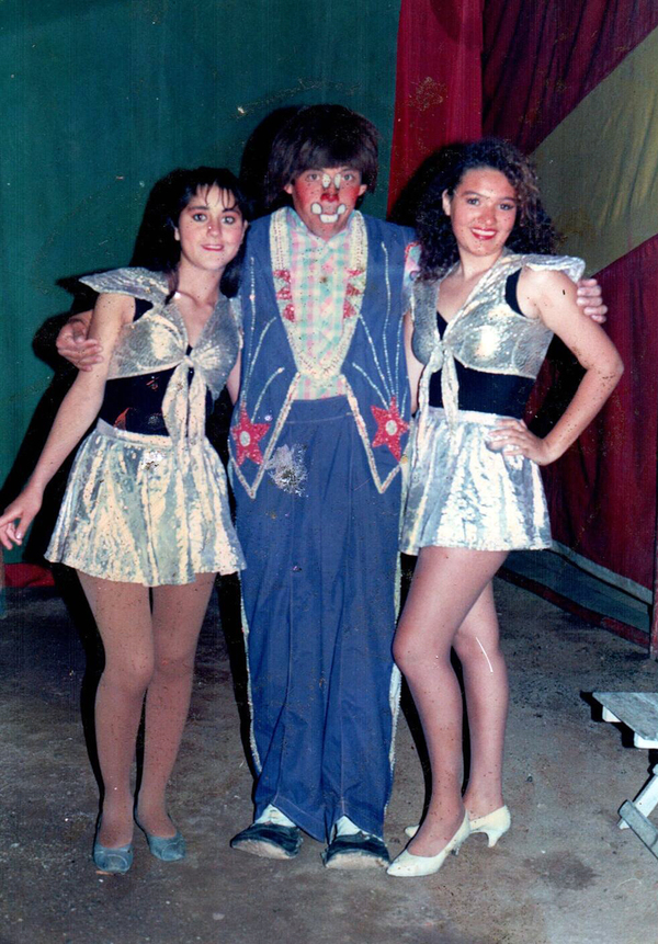 Payaso Cachureo con integrantes del ballet Payaso Cachureo con integrantes del ballet
