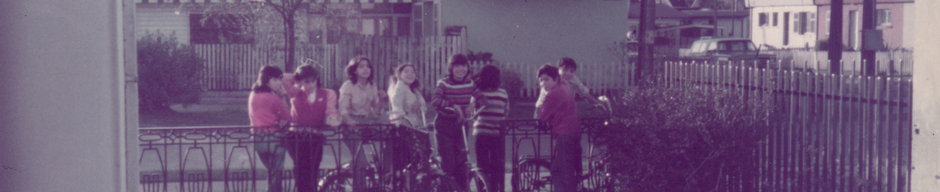 Grupo de amigos en calle Bueras Grupo de amigos en calle Bueras