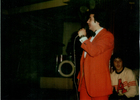 Víctor Hugo cantando