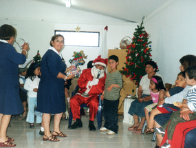 Celebración de navidad para niños y niñas de la comunidad