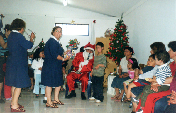 Celebración de navidad para niños y niñas de la comunidad