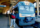 Jonathan junto al tren Jonathan junto al tren