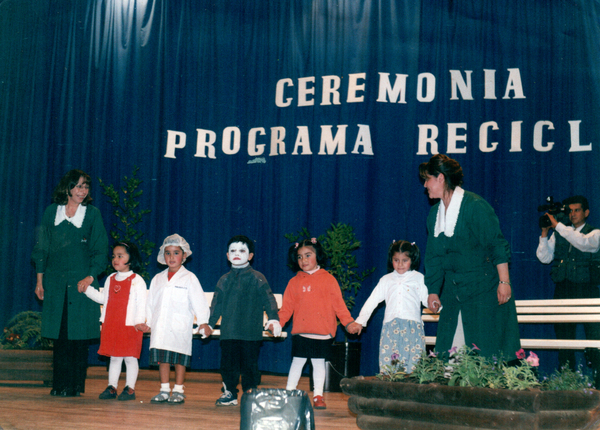 Ceremonia programa de reciclaje en jardín Gota de Leche Ceremonia programa de reciclaje en jardín Gota de Leche