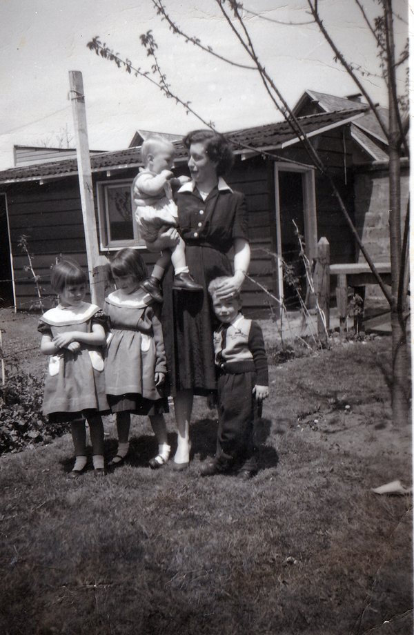 Mamá Olga y sus 4 hijos Mamá Olga y sus 4 hijos
