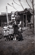 Mamá Olga y sus 4 hijos Mamá Olga y sus 4 hijos