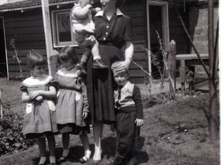 Mamá Olga y sus 4 hijos Mamá Olga y sus 4 hijos