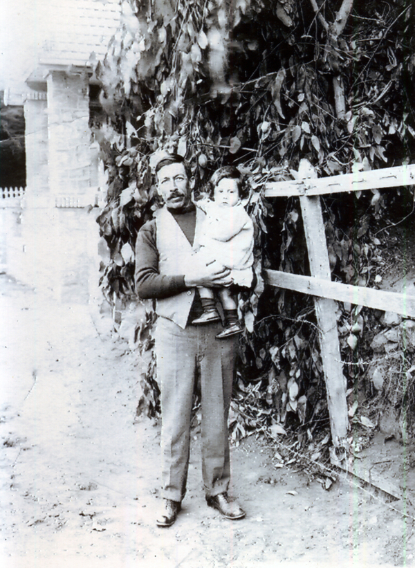 Mi abuelo con la tía Julia Quezada Mi abuelo con la tía Julia Quezada