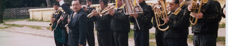 Dirigiendo la banda Esmeralda Dirigiendo la banda Esmeralda