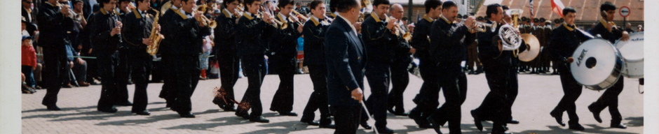 Encajonando la banda Esmeralda Encajonando la banda Esmeralda