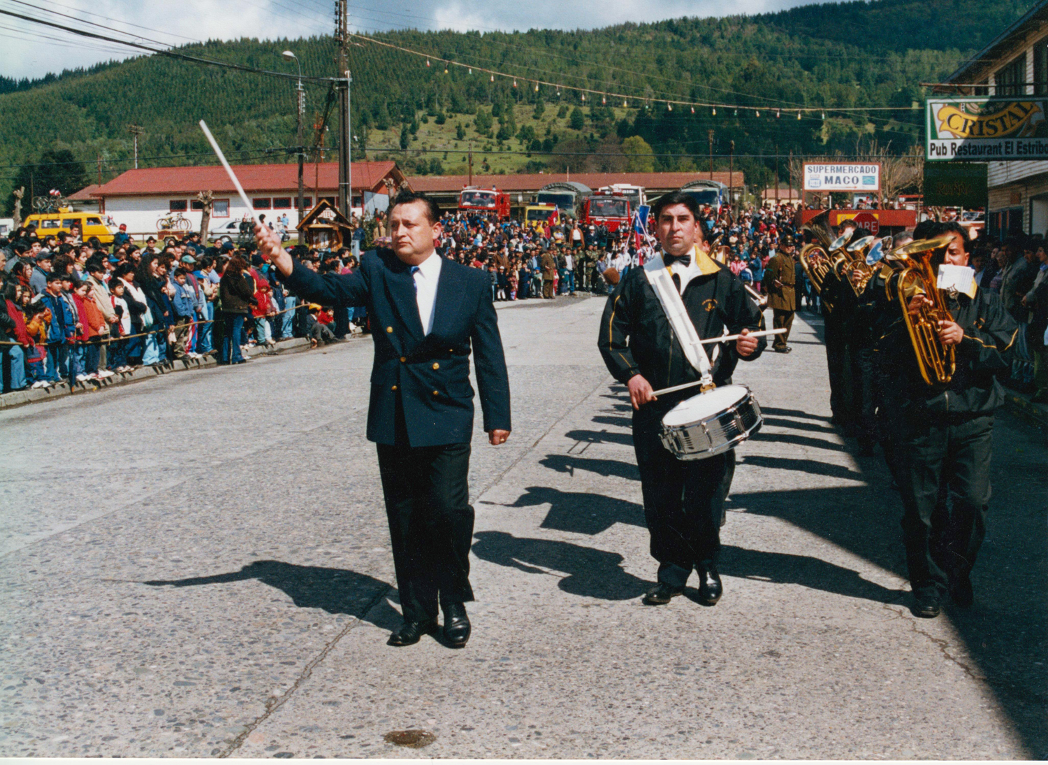 Multitudinario desfile Multitudinario desfile