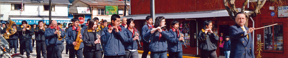 Desfilando por calle Chinchilca Desfilando por calle Chinchilca