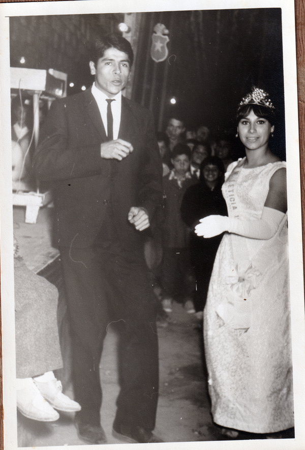 Leticia reina y acompañante