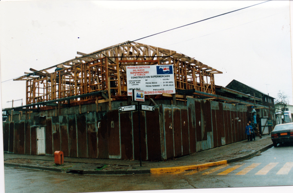 Construcción del supermercado La Familia
