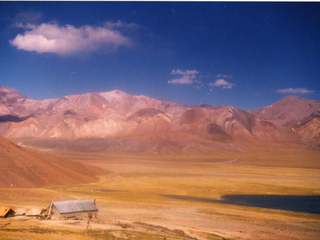 Refugio de arrieros en la cordillera Refugio de arrieros en la cordillera