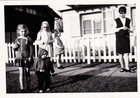 Paseo frente a la casa de Carlos Bennett