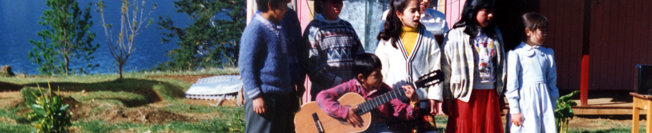 Niños cantando