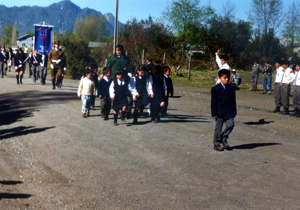 Desfile escolar en Riñinahue