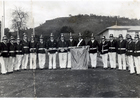 Desfile con estandarte