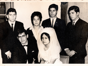 Junto a los hermanos