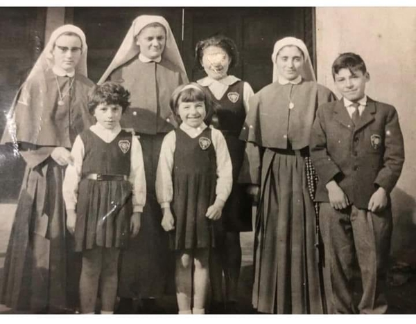 Religiosas y estudiantes