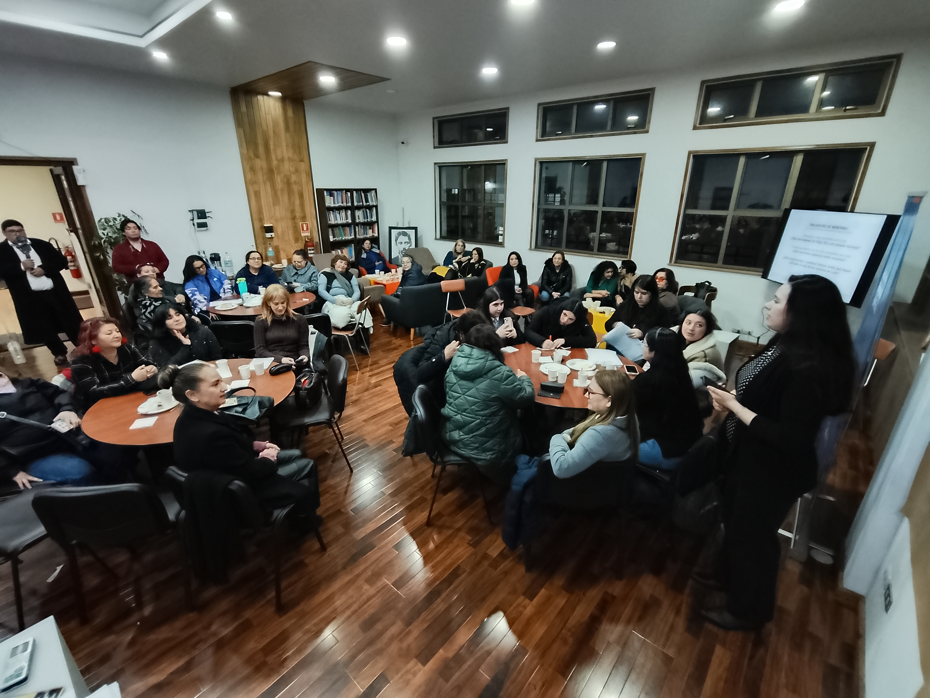 Mujeres de Lota protagonizan primer encuentro comunitario de Memorias del Siglo XX en el Biobío Mujeres de Lota protagonizan primer encuentro comunitario de Memorias del Siglo XX en el Biobío