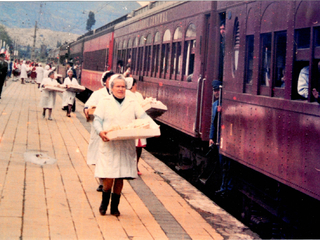 Venteras en la estación de trenes de Llay Llay
