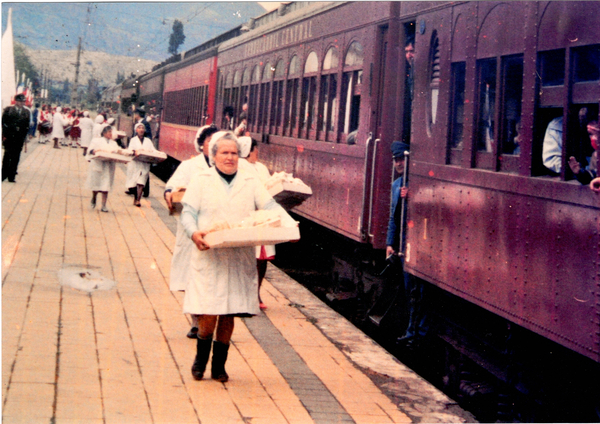 Venteras en la estación de trenes de Llay Llay