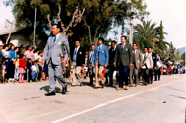 Desfile banda ex alumnos