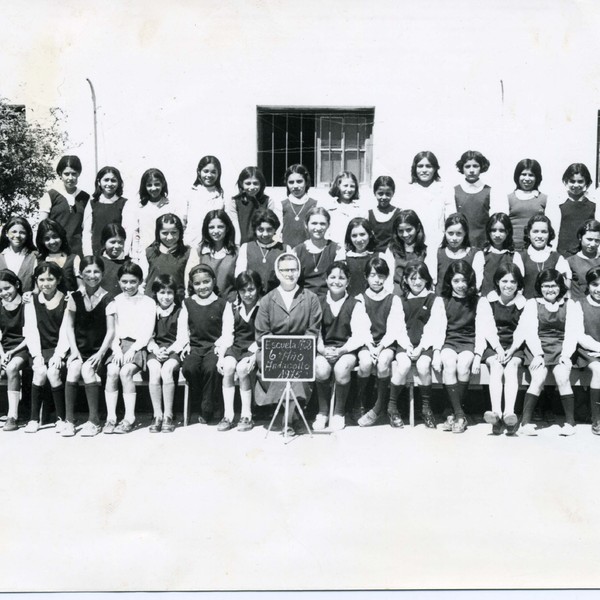 Alumnas de la Escuela N° 2 Alumnas de la Escuela N° 2