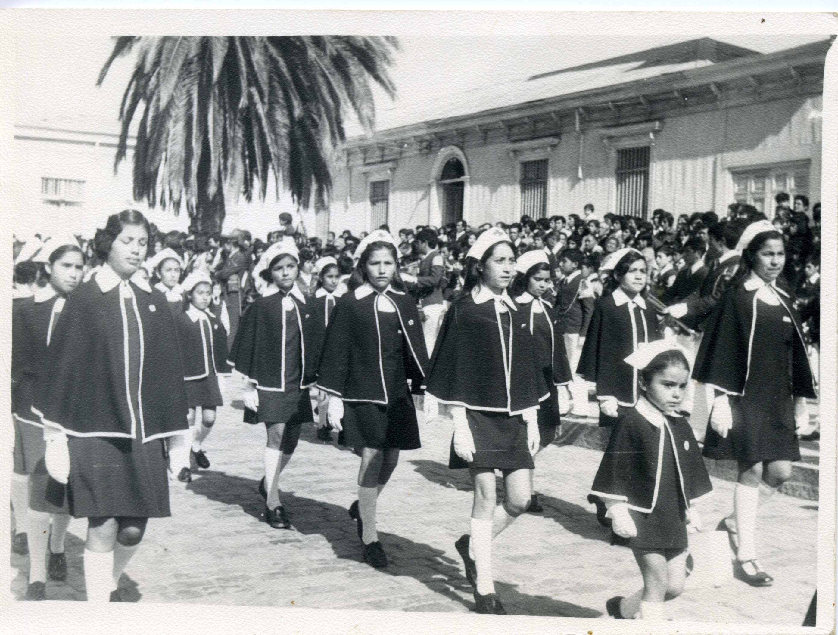 Desfile de alumnas de la Escuela N° 2 Desfile de alumnas de la Escuela N° 2