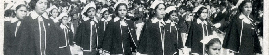 Desfile de alumnas de la Escuela N° 2