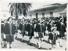 Desfile de alumnas de la Escuela N° 2