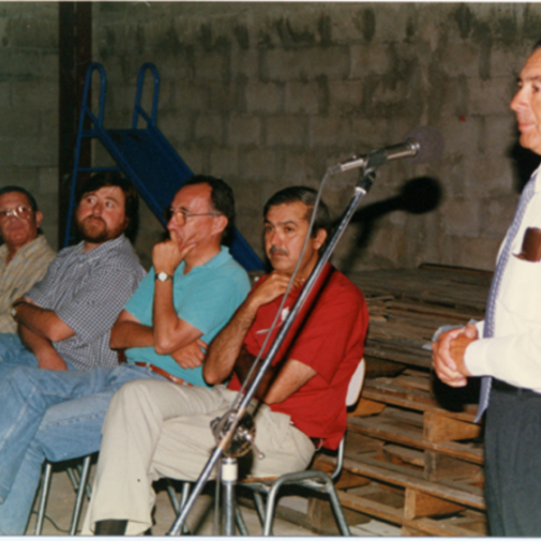 Reunión sobre construcción de colegio