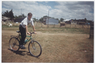 Joven en bicicleta