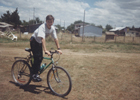 Joven en bicicleta