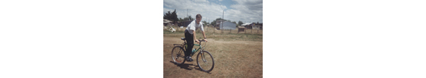 Joven en bicicleta