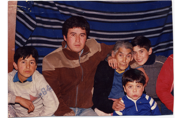 Abuela y nietos Abuela y nietos
